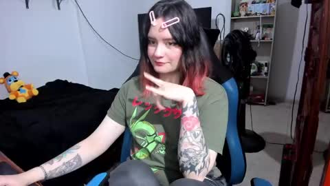 Geek Nicole    im Neeko UwU online show from May 16, 3:55 pm