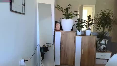 Neferutt online show from February 26, 2:16 pm