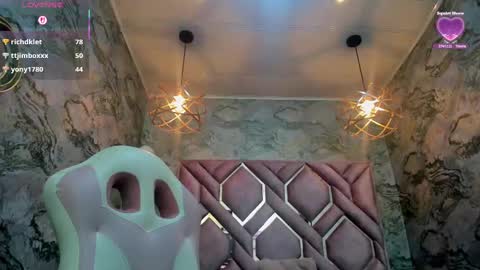 Snapshot of neffertiry_ebonny chatting on September 28, 1:38 pm Nefer  online show from September 28, 1:38 pm