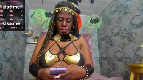 Snapshot of neffertiry_ebonny chatting on November 1, 4:47 am Nefer  online show from November 1, 4:47 am