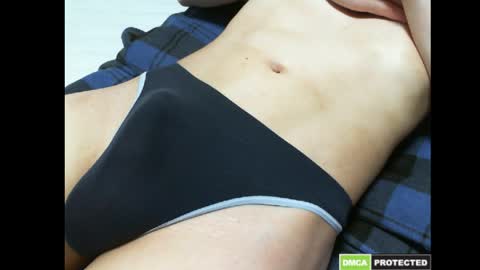Snapshot of neiko_body chatting on April 18, 9:35 am neiko body online show from April 18, 9:35 am