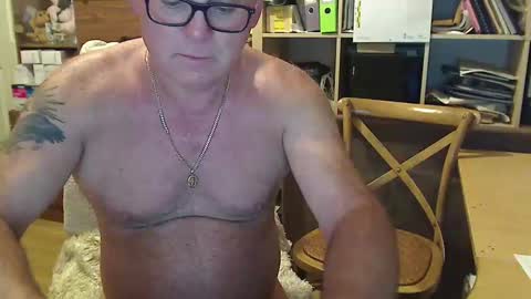 Snapshot of nekkminuttnekkminutt chatting on December 13, 3:54 pm NECK online show from December 13, 3:54 pm