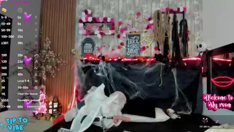 Snapshot of nekomisaki chatting on October 17, 12:30 pm Miah online show from October 17, 12:30 pm