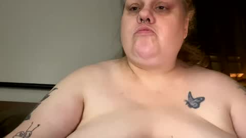 Nellie Atlas online show from November 22, 3:38 am