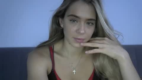 Snapshot of nelly_fortu chatting on December 19, 10:33 am nelly_fortu online show from December 19, 10:33 am