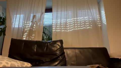 Snapshot of neneo21_ chatting on March 11, 9:13 am neneo21_ online show from March 11, 9:13 am