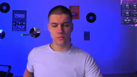 neo_raze_ online show from May 10, 7:08 pm