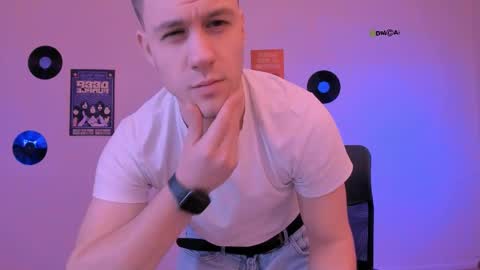 neo_raze_ online show from May 14, 7:31 pm