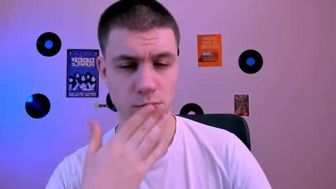 neo_raze_ online show from May 19, 8:42 am