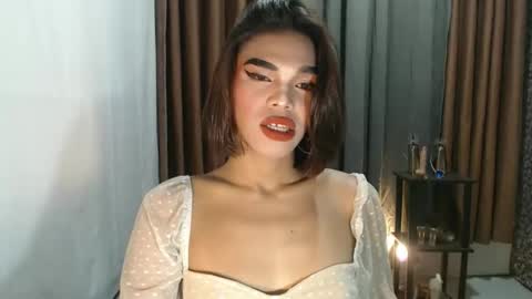 neomi online show from February 19, 3:19 pm