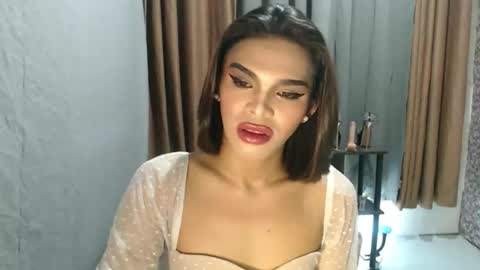 neomi online show from April 3, 9:40 am