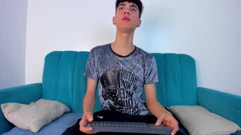 Snapshot of neoraptis chatting on December 17, 8:21 pm NeoRaptis jhonatan online show from December 17, 8:21 pm