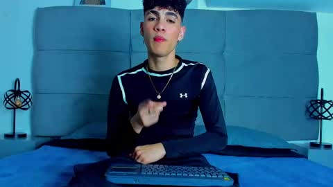 Snapshot of neoraptis chatting on March 8, 8:35 pm NeoRaptis jhonatan online show from March 8, 8:35 pm