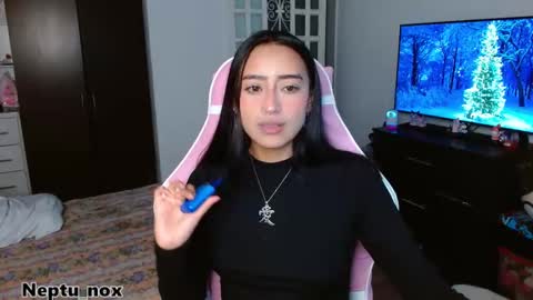 Snapshot of neptu_noxx chatting on December 21, 8:16 pm Neptu noxx online show from December 21, 8:16 pm