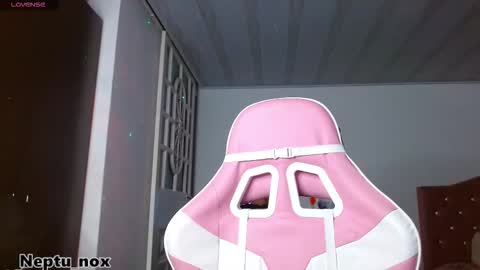 Snapshot of neptu_noxx chatting on February 4, 2:17 am Neptu noxx online show from February 4, 2:17 am