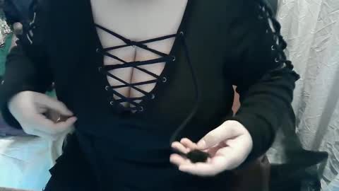 Snapshot of neslihan35 chatting on February 13, 6:09 am neslihan online show from February 13, 6:09 am