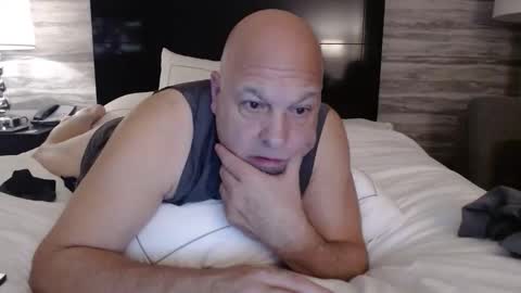 Snapshot of nethggoes85 chatting on December 18, 3:56 am nethggoes85 online show from December 18, 3:56 am