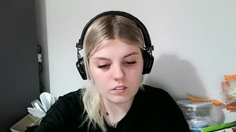 Snapshot of never_enoughh chatting on June 15, 4:53 pm never_enoughh online show from June 15, 4:53 pm