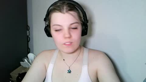 Snapshot of never_enoughh chatting on June 18, 6:23 pm never_enoughh online show from June 18, 6:23 pm