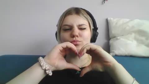 Snapshot of never_enoughh chatting on July 2, 6:30 am never_enoughh online show from July 2, 6:30 am