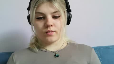 Snapshot of never_enoughh chatting on July 6, 6:10 am never_enoughh online show from July 6, 6:10 am