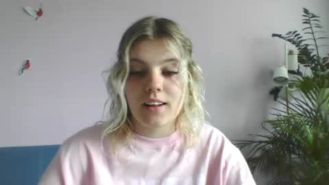 Snapshot of never_enoughh chatting on July 21, 7:00 am never_enoughh online show from July 21, 7:00 am