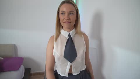 new dee online show from January 9, 12:08 pm