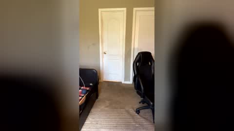 Snapshot of newatl1211 chatting on March 11, 9:32 pm newatl1211 online show from March 11, 9:32 pm