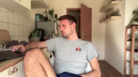 Snapshot of newbief chatting on March 8, 12:30 pm Finnr online show from March 8, 12:30 pm