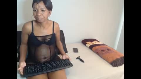 Snapshot of newbootyxx chatting on June 10, 7:07 am newbootyxx online show from June 10, 7:07 am