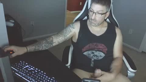 Snapshot of newevo chatting on October 1, 9:43 pm newevo online show from October 1, 9:43 pm