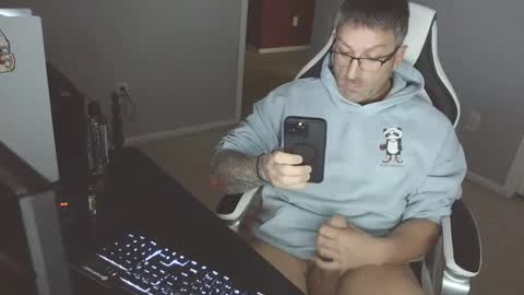 Snapshot of newevo chatting on October 6, 8:28 pm newevo online show from October 6, 8:28 pm