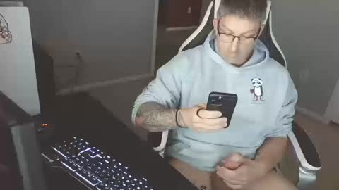 Snapshot of newevo chatting on October 11, 7:45 pm newevo online show from October 11, 7:45 pm