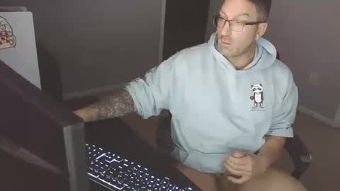 Snapshot of newevo chatting on October 20, 3:51 am newevo online show from October 20, 3:51 am