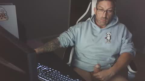 Snapshot of newevo chatting on October 21, 3:29 am newevo online show from October 21, 3:29 am