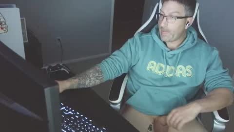 Snapshot of newevo chatting on October 28, 6:28 am newevo online show from October 28, 6:28 am