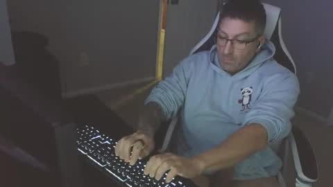 Snapshot of newevo chatting on November 2, 3:25 pm newevo online show from November 2, 3:25 pm