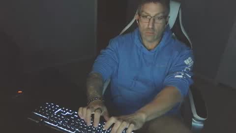 Snapshot of newevo chatting on November 27, 12:24 am newevo online show from November 27, 12:24 am