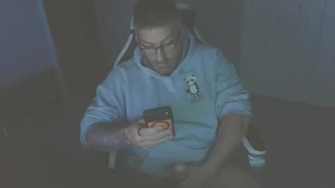 Snapshot of newevo chatting on January 6, 1:37 pm newevo online show from January 6, 1:37 pm