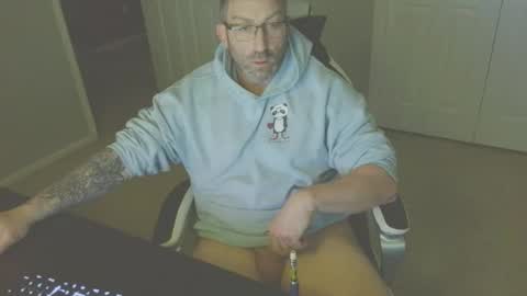 Snapshot of newevo chatting on February 6, 2:20 pm newevo online show from February 6, 2:20 pm