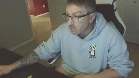 Snapshot of newevo chatting on February 16, 3:41 pm newevo online show from February 16, 3:41 pm