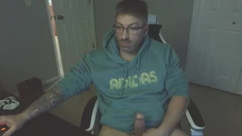 Snapshot of newevo chatting on February 21, 3:35 pm newevo online show from February 21, 3:35 pm