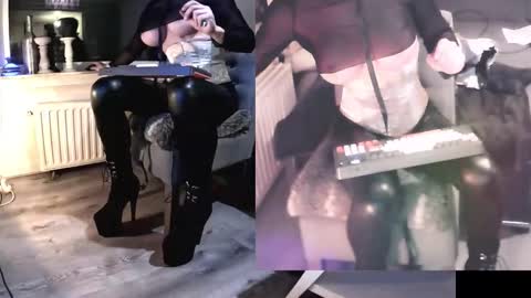 Snapshot of newwetcouple chatting on February 23, 12:30 am NylonHeelFreaks online show from February 23, 12:30 am