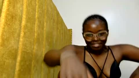 Snapshot of neyla_baby chatting on August 5, 10:33 pm Neyla online show from August 5, 10:33 pm