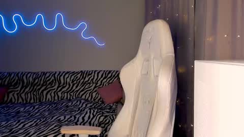 Mina online show from December 1, 1:16 pm