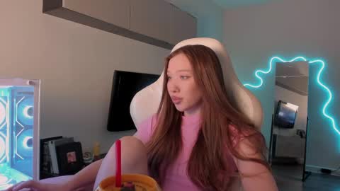 Mina online show from May 28, 9:17 am