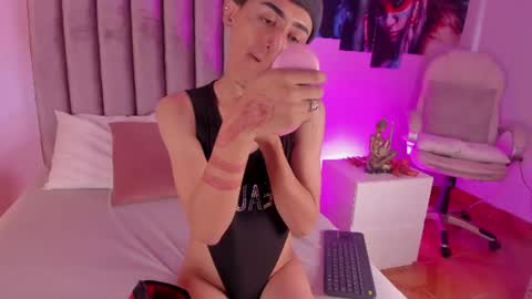 Snapshot of nhico_salazar chatting on June 17, 12:18 pm Nico online show from June 17, 12:18 pm