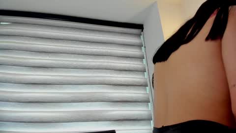 laura  online show from January 4, 5:16 pm