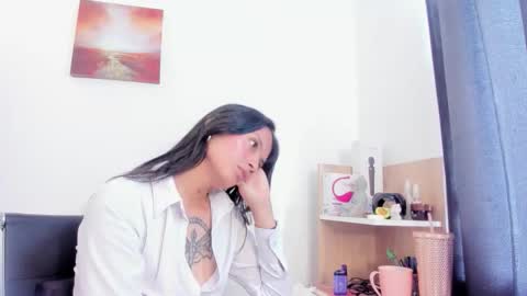 laura  online show from October 8, 7:22 pm