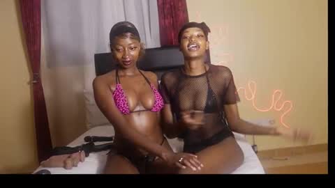 Snapshot of nia_bell chatting on November 22, 2:43 am kikiNiaAria online show from November 22, 2:43 am